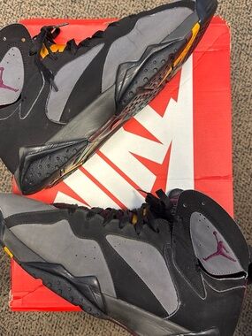 Jordan 7 Retro Bourdeaux Sneakers in Black and Gray with Maroon Accents